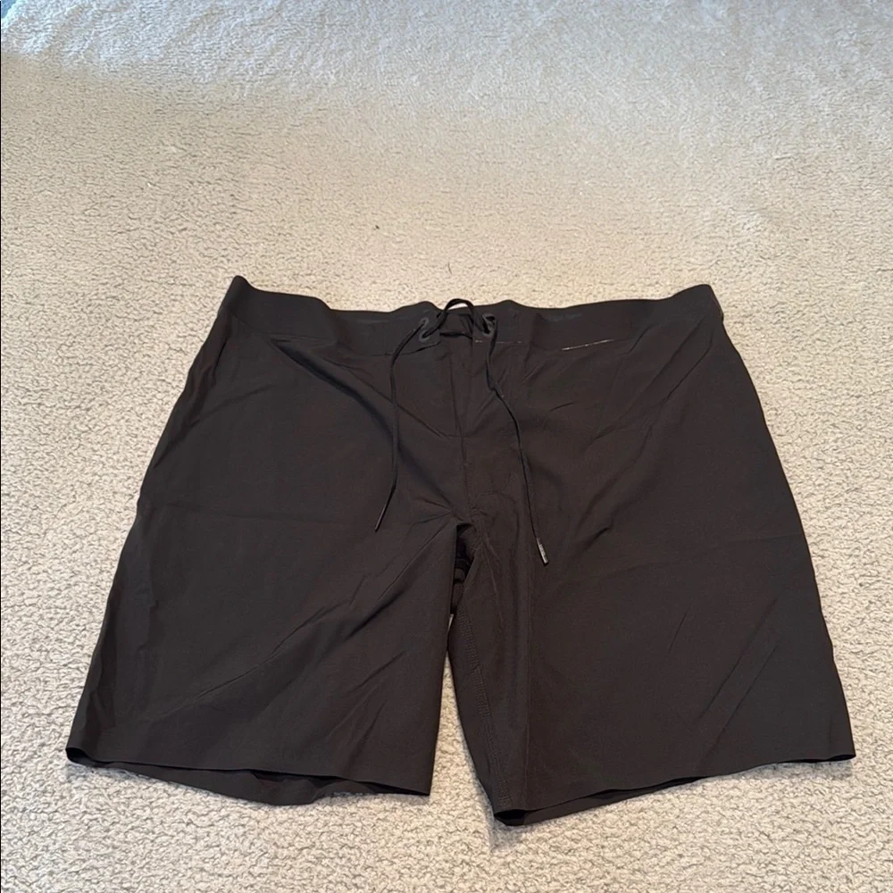 Vuori Knox Boardshort Men's Boardshorts Men's Black Swim Shorts Size 38